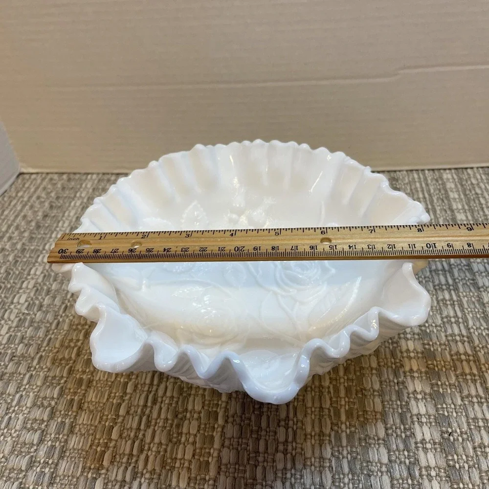 Vintage Milk glass‎ ruffled edge rose pattern bowl
